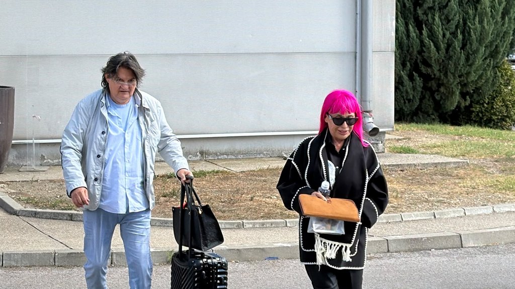 ZORICA BRUNCLIK PRIVUKLA PAŽNJU NA SNIMANJU: Poznata pevačica stigla uz podršku supruga Kemiša (FOTO) – Zorica Brunclik Pinkove zvezde