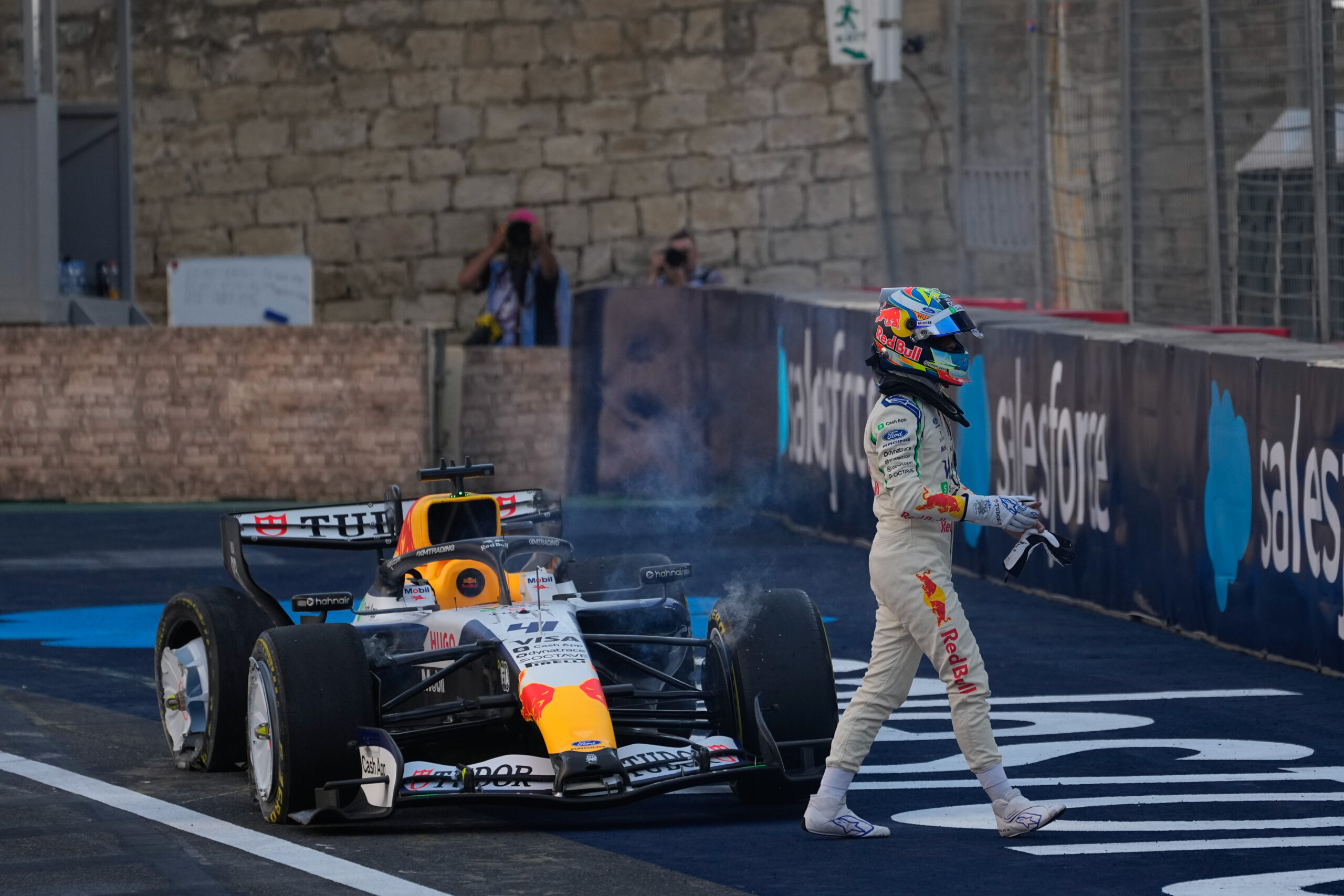 Arvid Lindblad ponovo završio u zidu tokom slobodnih treninga za Veliku nagradu Azerbejdžana – Arvid Lindblad Formula 1 Bakuu