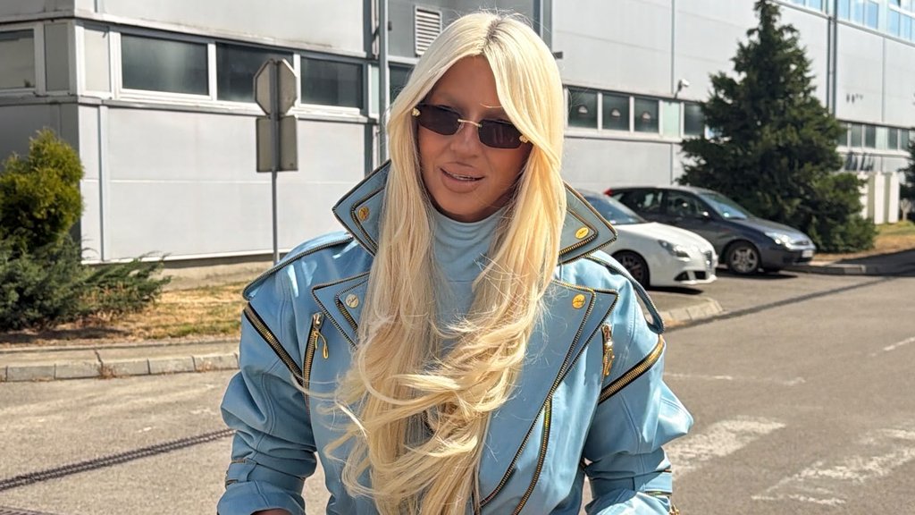 DA LI JE OVO PRAVI ODGOVOR KARLEUŠE: Pevačica otkrila detalje o mlađem prijatelju i poslala jasnu poruku kolegi (FOTO) (VIDEO) – Jelena Karleuša mlađi prijatelj