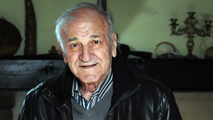 KAKO JE PORODICA DONELA ODLUKU O PREMEŠTANJU: Bata Živojinović sada počiva pored supruge u Koraćici (FOTO) – premeštanje Bate Živojinovića