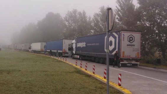 Stanje na granici Batrovci: Kamioni čekaju čak sedam sati na izlazu iz Srbije