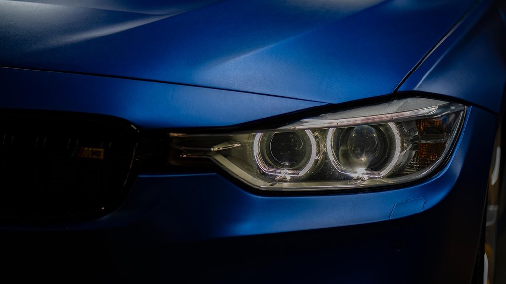 Trik za čiste farove: Kako obnoviti sjaj na automobilskim svetlima
