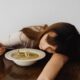 Zašto umor povećava apetit kod žena i kako utiče na zdravlje – pojačan apetit kada smo umorne