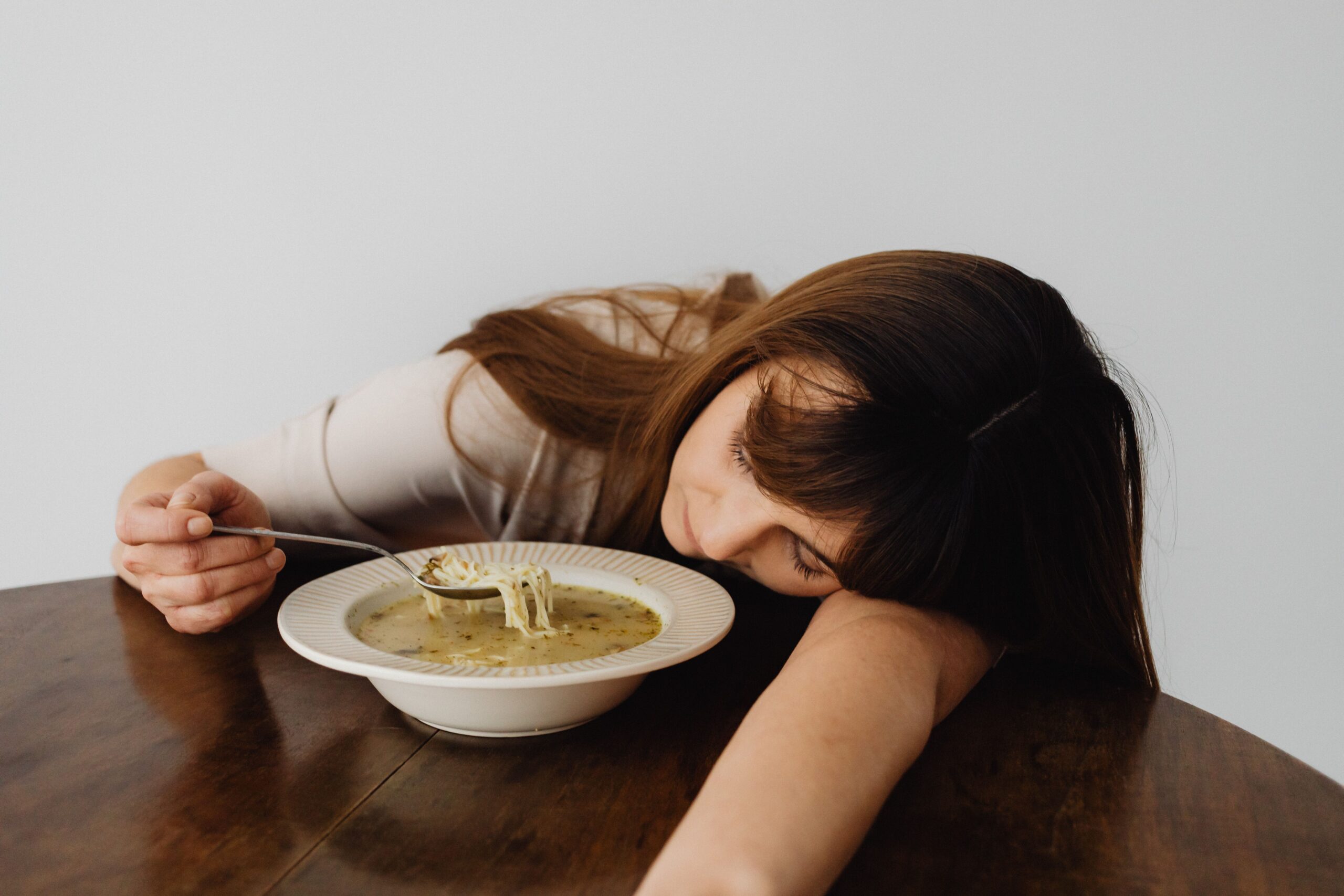 Zašto umor povećava apetit kod žena i kako utiče na zdravlje – pojačan apetit kada smo umorne