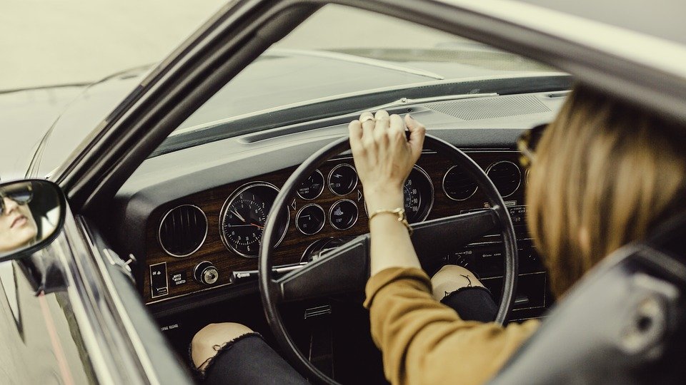 Da li auto manje troši nizbrdo u leru: Tehnička analiza potrošnje i bezbednosti – potrošnja goriva nizbrdo u leru