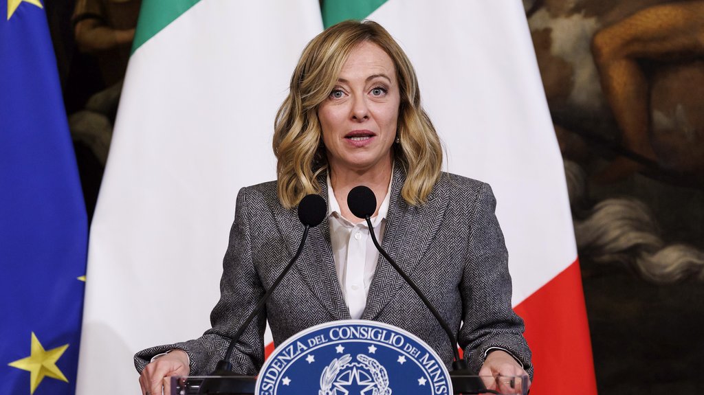 Italija uvodi ograničenja za učenike: Šta donose nova pravila o burkama i nikabima u školama (VIDEO)