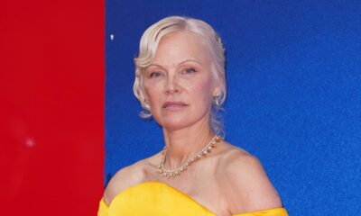 IZNENAĐENJE NA CRVENOM TEPIHU: Pamela Anderson prekinula seriju prirodnih izdanja i ponela upečatljiv makeup (FOTO) – upečatljiv makeup Pamela Anderson