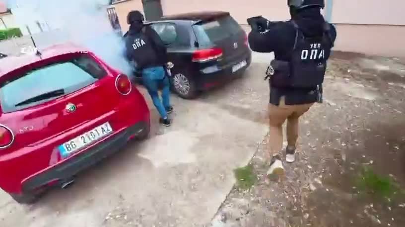 Policija upala u štek stan u Obrenovcu: Zaplenjena marihuana i uhapšeni osumnjičeni – zaplena marihuane u Obrenovcu