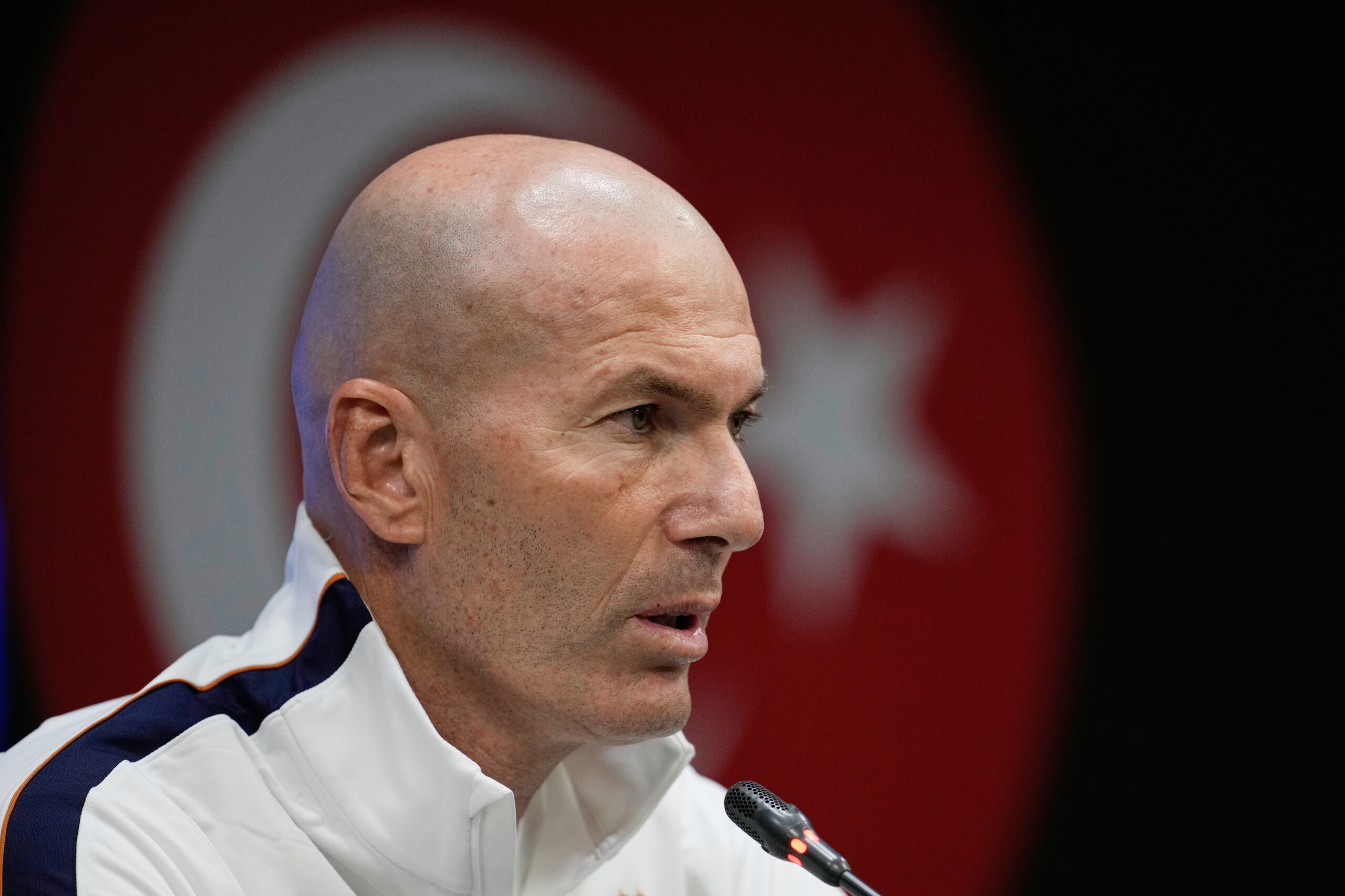 Zinedin Zidan: Povratak na klupu Francuske posle dve decenije