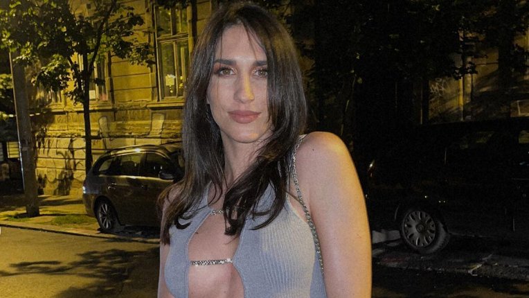 IZNENADILA JE JAVNOST FIZIČKOM SLIČNOŠĆU SA SESTROM: Milica Orašanin retko se pojavljuje, a završila je težak fakultet (FOTO) – sestra Jelisavete Orašanin