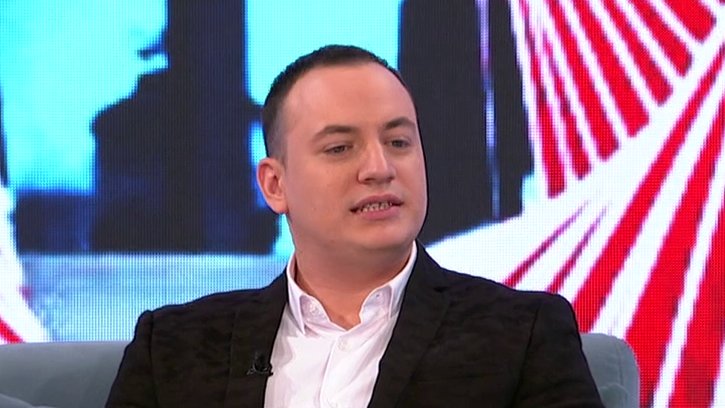 RETKA PORODIČNA SCENA MIRČETA RADULOVIĆA: Pevač podelio momenat sa majkom i ćerkicom Elenom (FOTO) – porodična fotografija Mirčeta Radulovića