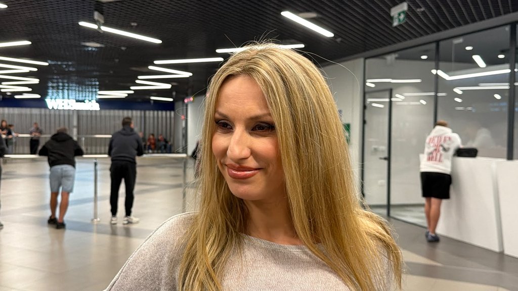 NEPRIJATNOSTI NA PUTU I PORODIČNI SUSRETI: Rada Manojlović otvorila dušu o napornom povratku i odnosu sa bratom (FOTO)