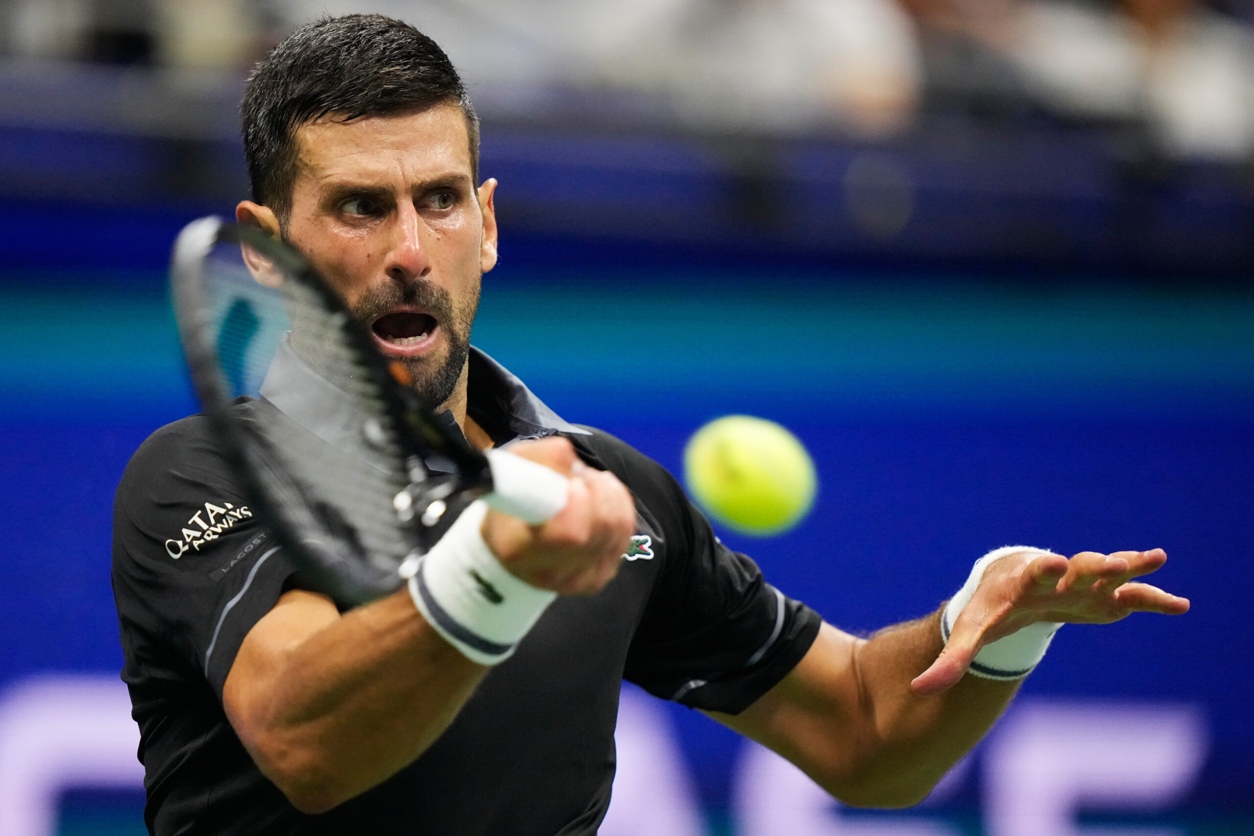 Novak Đoković i Karen Hačanov pokazali snagu na treningu u Pekingu: Da li bi mogli da zamene Roberta Karlosa?