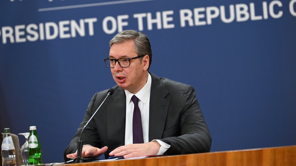 Predsednik Srbije podneo ostavku, najavio novo političko poglavlje – ostavka predsednika Srbije