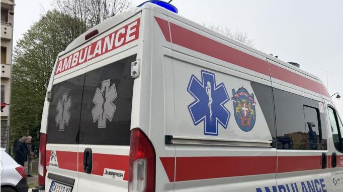 Saobraćajna nezgoda kod Orlovače: Vozilo završilo na krovu, saobraćaj usporen