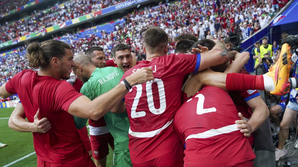 Srbija izjednačila protiv Holandije: Luka Jović doneo radost na startu drugog poluvremena – napad Srbije u Beogradu