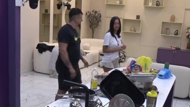 ZABAVA U RIJALITIJU NE PRESTAJE: Laura Prgomet nasmejala Borislava Terzića duhovitim opaskama (VIDEO) – Laura Prgomet i Borislav Terzić