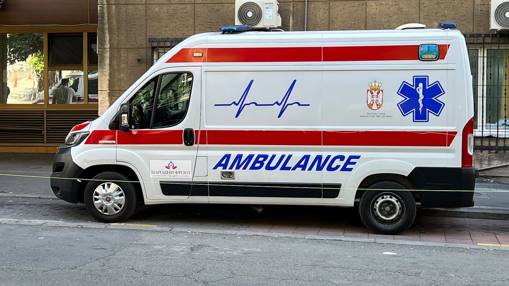 Drama u Vranju: Pratioci pacijenta napali vozača Hitne pomoći – napad na vozača saniteta