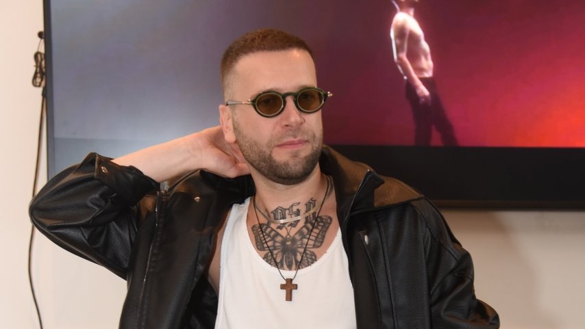 EMOCIJE SU GA PREPLAVILE U DIREKTNOM PRENOSU: Vladan Savić otvoreno govorio o bolnim uspomenama iz detinjstva (FOTO) – bolne uspomene iz detinjstva