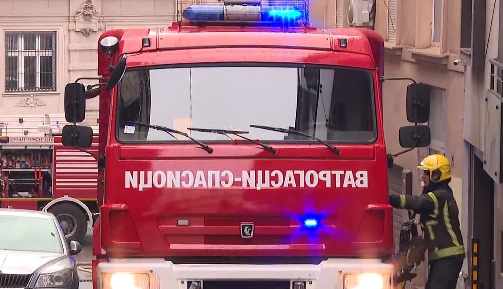 Požar u garaži na Obilićevom vencu: Dečaci snimljeni dok pale ogradu – napad u Beogradu