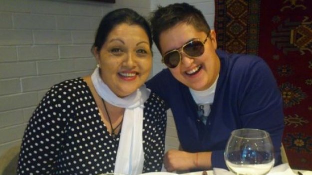 KAKO SE VERICA SADA OPUŠTA DALJE OD BINE: Marija Šerifović otkrila kako njena majka uživa u penziji na Baliju (FOTO) – Verica Šerifović uživa u penziji na Baliju