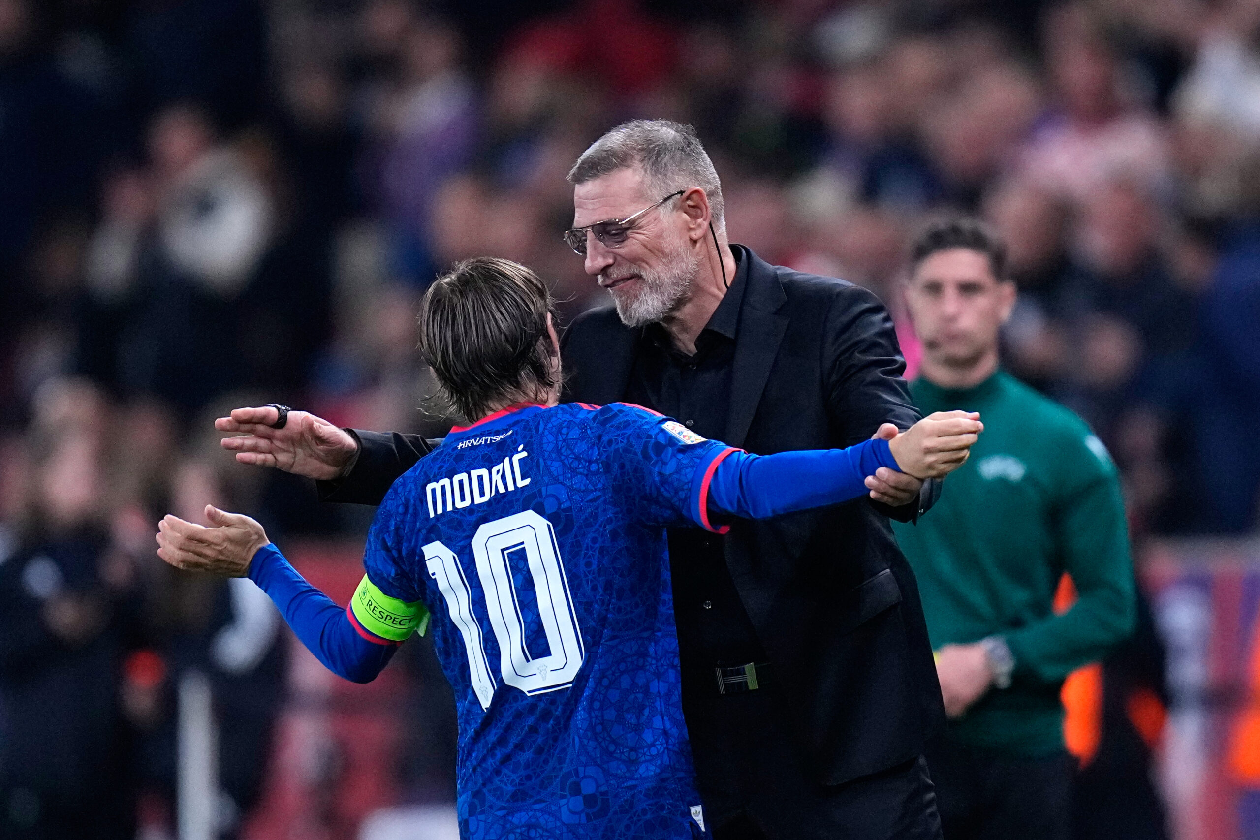 Luka Modrić očarao navijače Sevilje: Emotivni aplauzi na stadionu Ramón Sánchez Pizjuán – Luka Modrić Sevilja ovacije