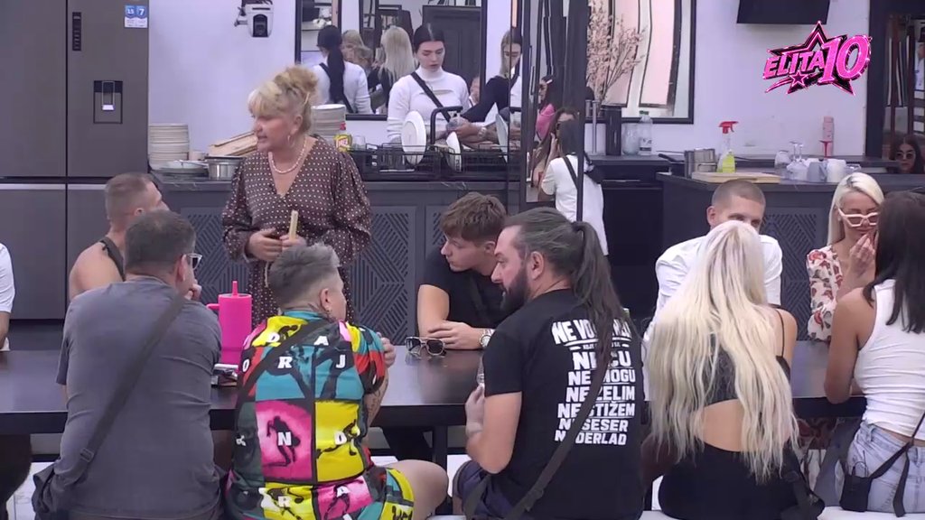 MAMA DŽEHVA NIJE KRILA ZABRINUTOST: Jasnom porukom obratila se takmičarima, objasnila zašto im je važno što su ušli (VIDEO) – životna nagrada za ulazak u rijaliti