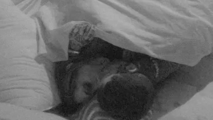 ANELINA BRIGA JE POSTALA STVARNOST: Filip Đukić i Laura Prgomet razmenili poljupce pred kamerama (VIDEO)