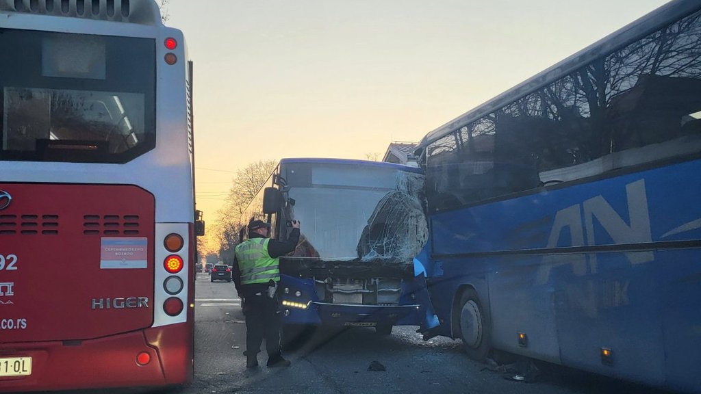 Sudar autobusa u centru Beograda: Incident kod Doma omladine izazvao zastoj