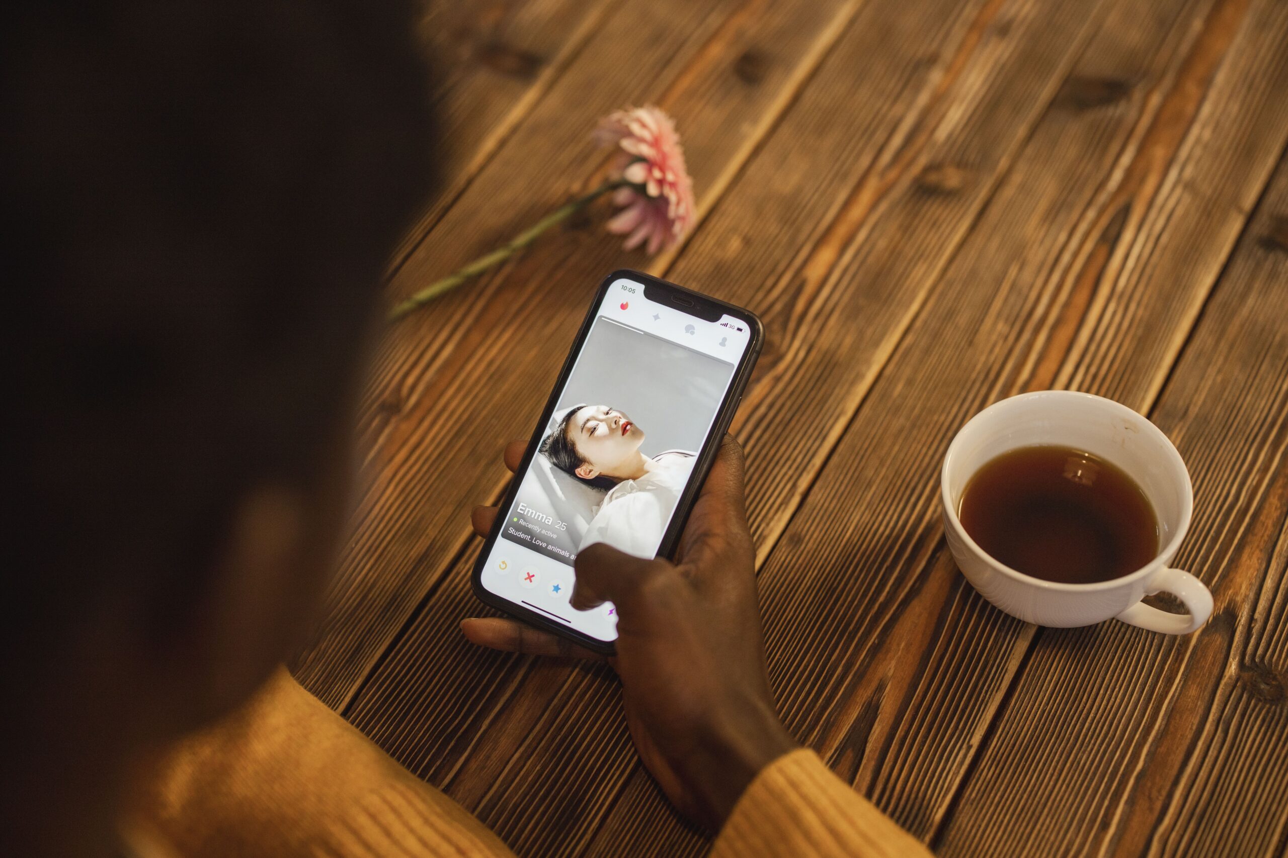 Tinder uvodi grupna druženja kao alternativu klasičnim jedan-na-jedan sastancima – grupna druženja na Tinderu