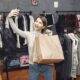Kako stilizovati kožni mantil po uzoru na Rosie Huntington-Whiteley – kako nositi kožni mantil
