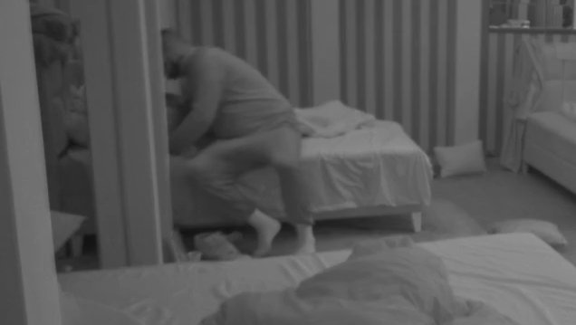 KO SE ZAPRAVO IGRA U KUĆI ODABRANIH: Filip Car ne prestaje da ljubi Aneli Ahmić, ona mu odgovara šaljivim opaskama (VIDEO) – Filip Car i Aneli Ahmić