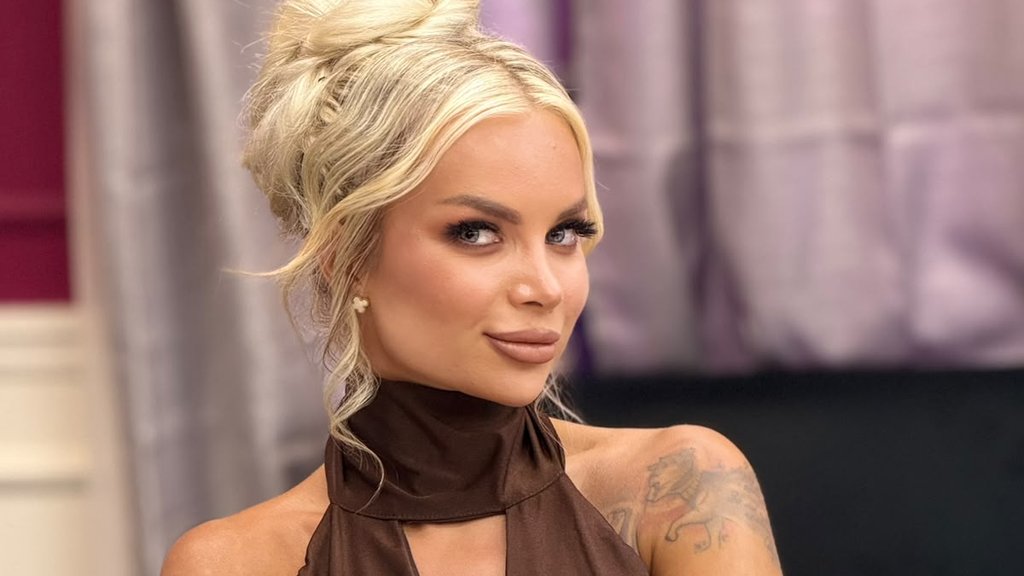 POKLONI KOJI SU SVE IZNENADILI: Anja Todorović za rođendan dobila 101 ružu i dijamantsku ogrlicu (FOTO) – pokloni za rođendan