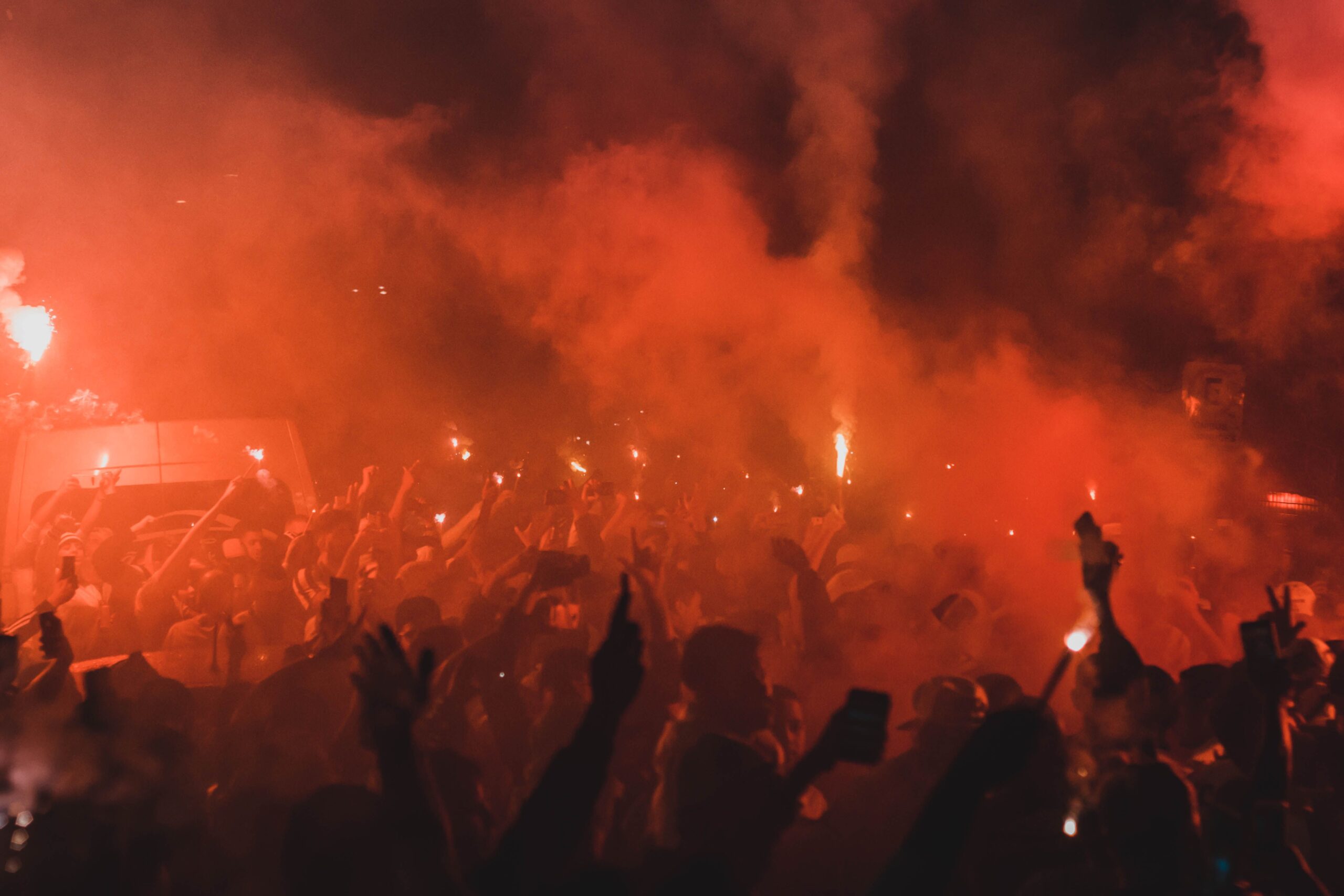 Rasel Krou sa bendom The Gentlemen Barbers dolazi na Arsenal Fest u Kragujevcu – Rasel Krou Arsenal Fest