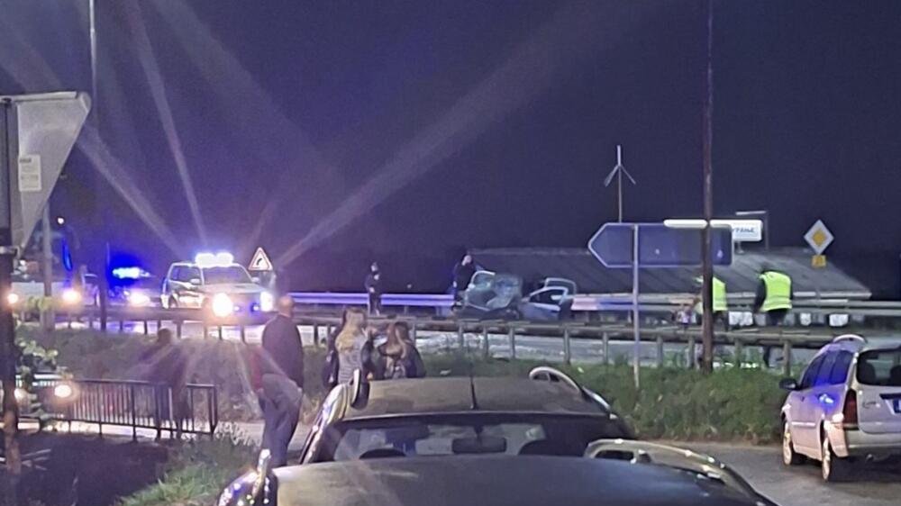 Teška nesreća između Banovaca i Batajnice: Auto-put blokiran, ima stradalih – saobraćajna nesreća između Banovaca i Batajnice