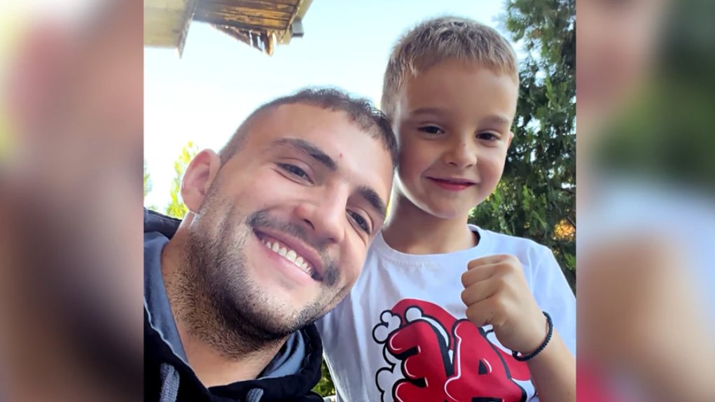 PORODIČNA IDILA DALJE OD GRADA: Veljko Ražnatović sa sinom Željkom uživa u prirodi, osmeh oduševio pratioce (FOTO) – Veljko Ražnatović i sin Željko