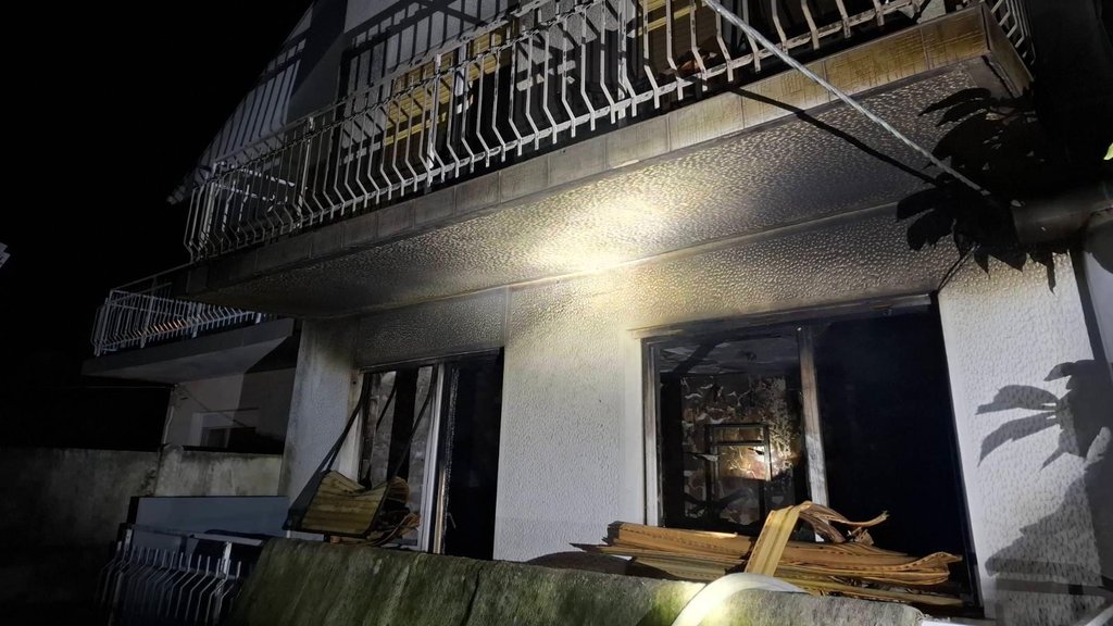 Tragedija u Surčinu: Dva muškarca stradala u požaru tokom noći – požar u Surčinu