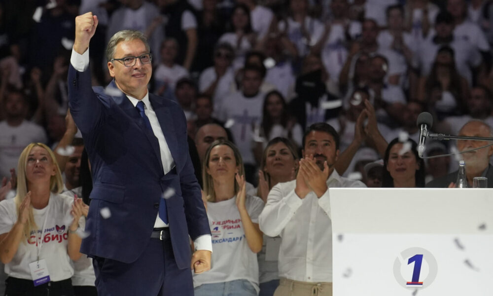 A pre-election rally of the "Aleksandar Vucic-United Serbia" list was held in the Belgrade Arena. U Beogradskoj Areni je odrzan predizborni skup liste "Aleksandar Vucic-Ujedinjena Srbija".