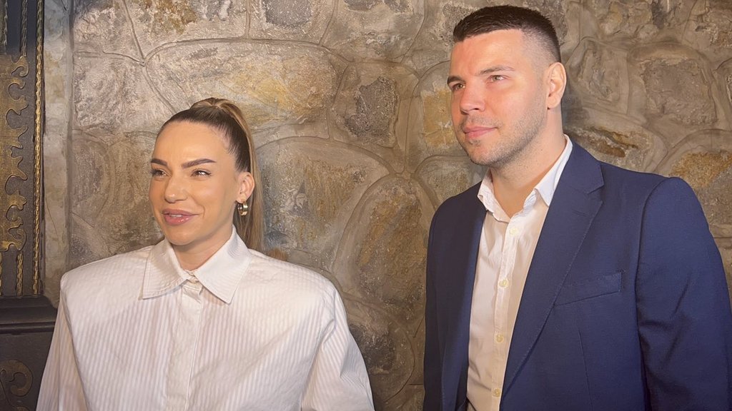 KO BI OČEKIVAO OVAKVU ISKRENOST POZNATOG PARA: Ivana Pavković i Petar Mitić otvoreno o korišćenju dečjeg dodatka (FOTO) – dečji dodatak