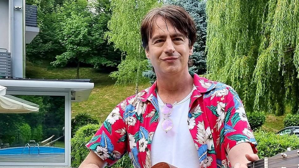 LJUBAVNI ŽIVOT BORISA NOVKOVIĆA PUN PREOKRETA: Pevač se razišao sa 25 godina mlađom suprugom, otkrio detalje odnosa (FOTO)