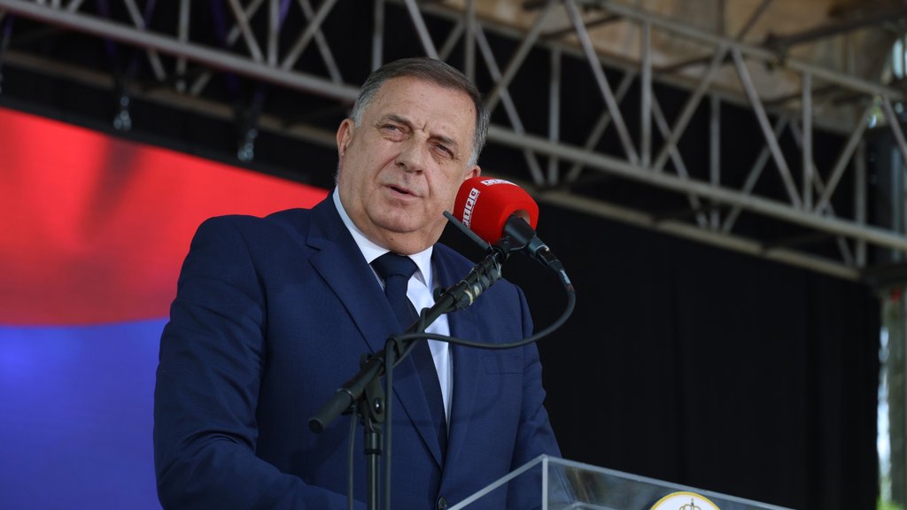 Dodik zahvalio Vučiću, Trampu i Putinu: Šta je poručio nakon pobede SNSD