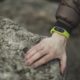 Google Fitbit Edge prikazan sa ekranom u bojama Pixel 11 serije – Fitbit Edge sa ekranom