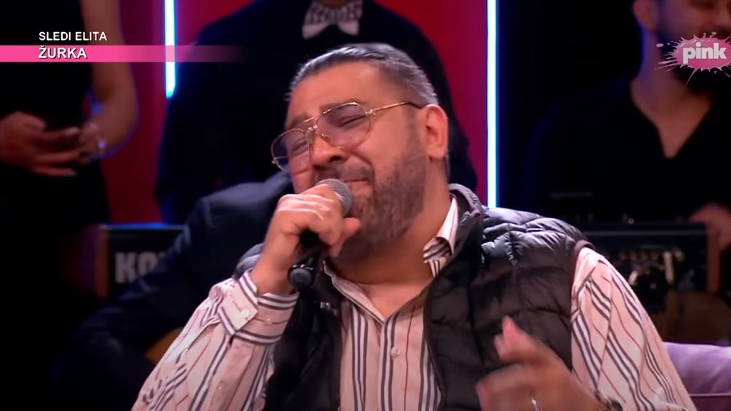 KO BI OČEKIVAO OVAKVU PRIČU O ĐOVANIJU BAJRAMOVIĆU: Pevač govori tri jezika, a na srpskom ne ume da čita (FOTO) – Đovani Bajramović govori tri jezika