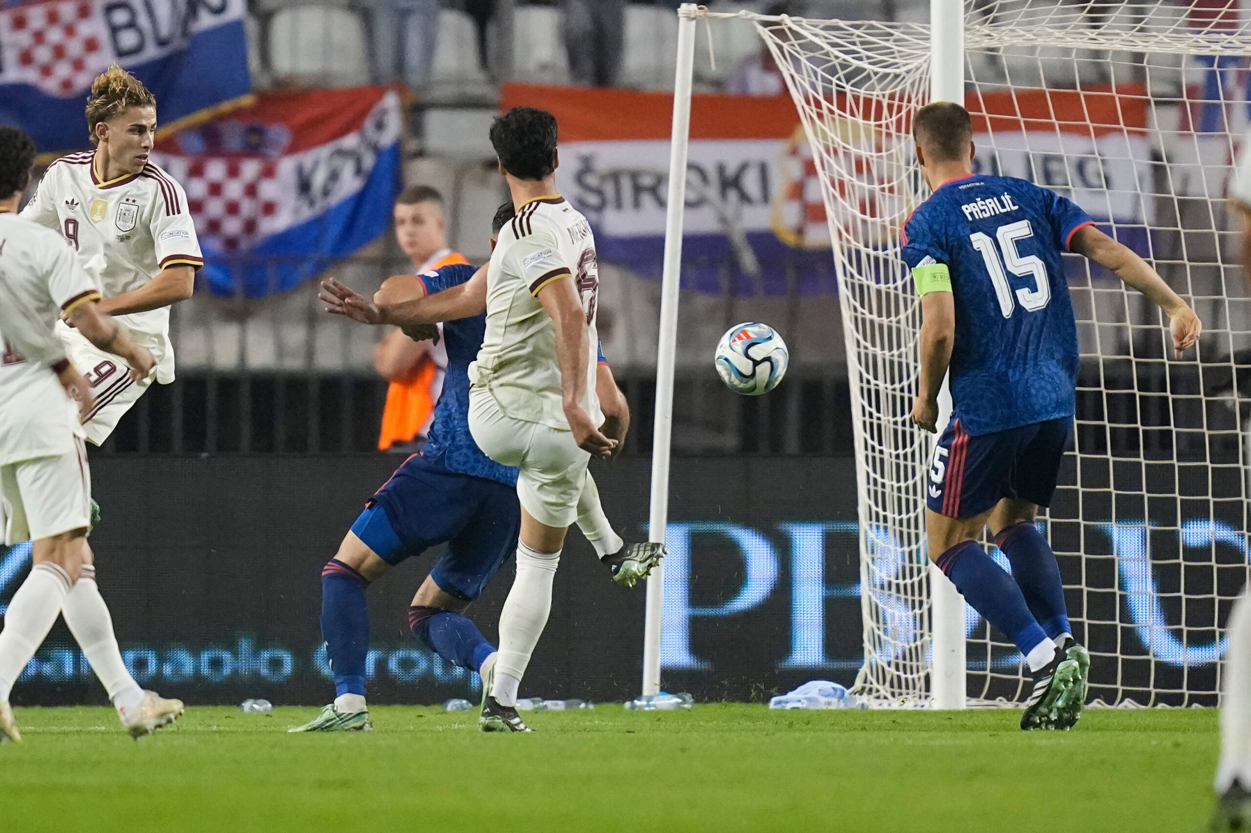 Španija srušila Hrvatsku: Istorijska serija bez poraza i preokret u drugom poluvremenu – Mikel Merino Španija Hrvatska
