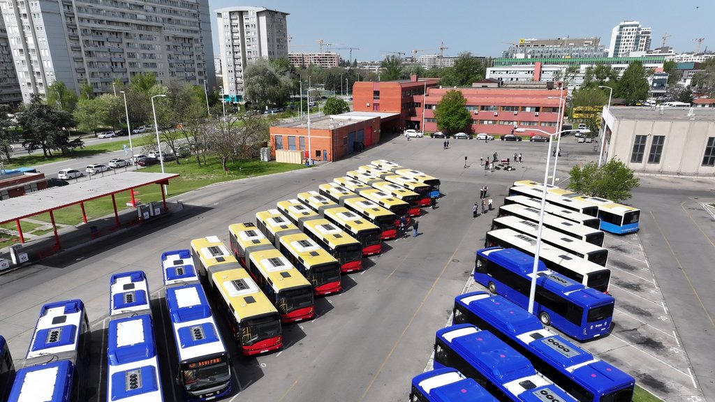 Sukob vozača autobusa 511 u Sremčici: Tuča i nož zbog tri minuta – incident u Sremčici