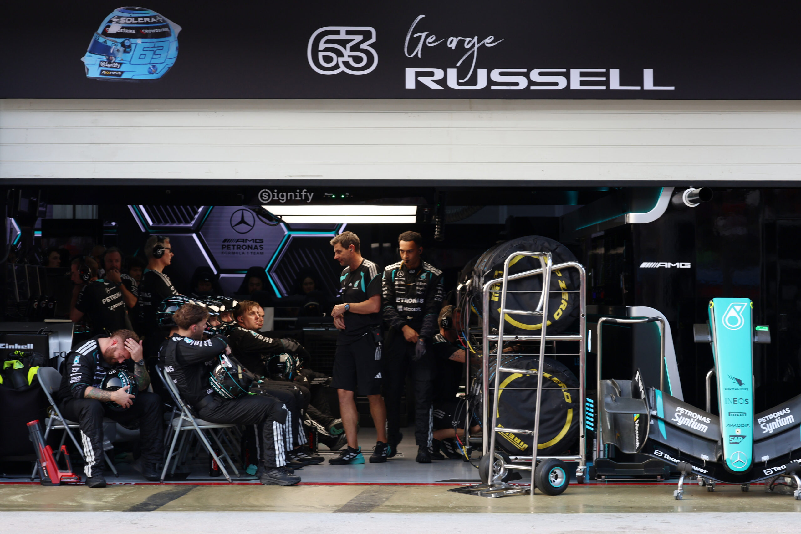 Džordž Rasel startuje sa začelja u Singapuru zbog problema sa motorom Mercedesa