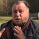 HALID BEŠLIĆ OTVORENO O ŽIVOTU VAN REFLEKTORA: Emotivni intervju iz dvorišta doma otkriva njegove misli o porodici (FOTO) (VIDEO) – Halid Bešlić intervju