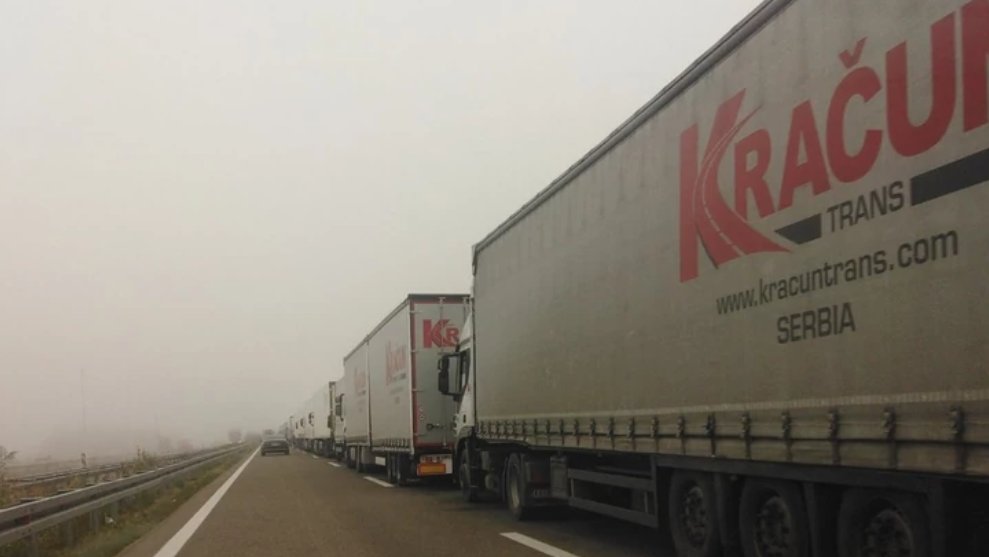 Kilometarske kolone na Kelebiji: Teretna vozila čekaju satima na izlazu iz Srbije