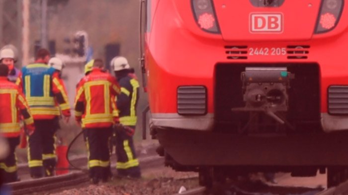 Voz udario u automobil kod Loznice: Reakcija vozača sprečila tragediju