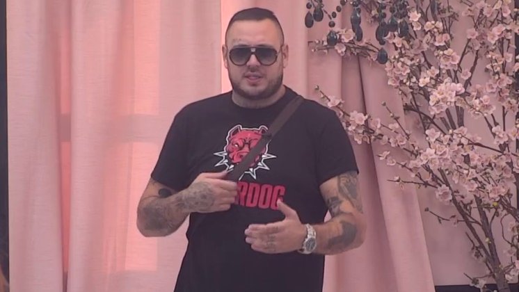 NAPETOST U EMISIJI PITANJA GLEDALACA: Car prekinuo odnos sa Aneli pred svima, izvinio se Janjušu (VIDEO) – prekid odnosa Cara i Aneli